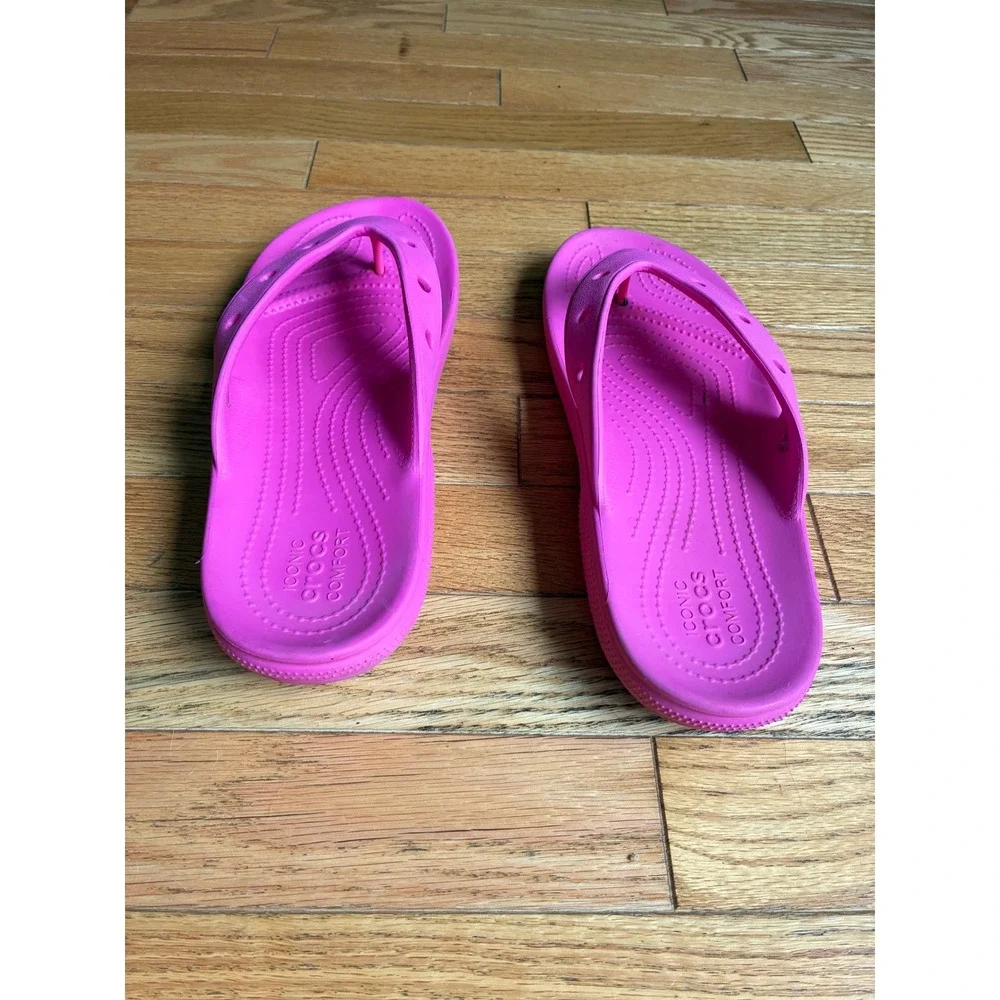 Crocs Classic Flip Flops Electric Pink Neon Sandals Mens 7 Womens 9